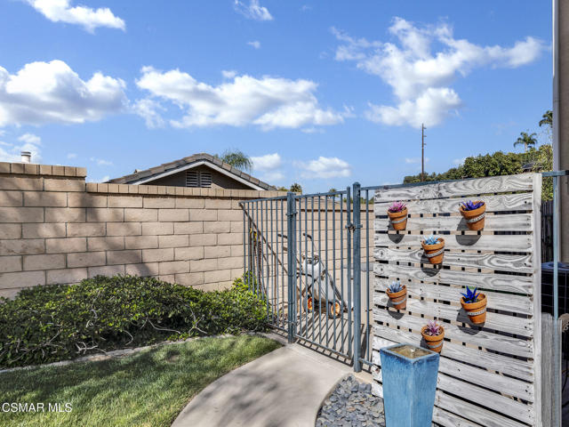 659 N Muirfield Avenue, Simi Valley CA: https://media.crmls.org/mediaz/43989fe9-40d0-437e-91a4-81f2f51326b2.jpg