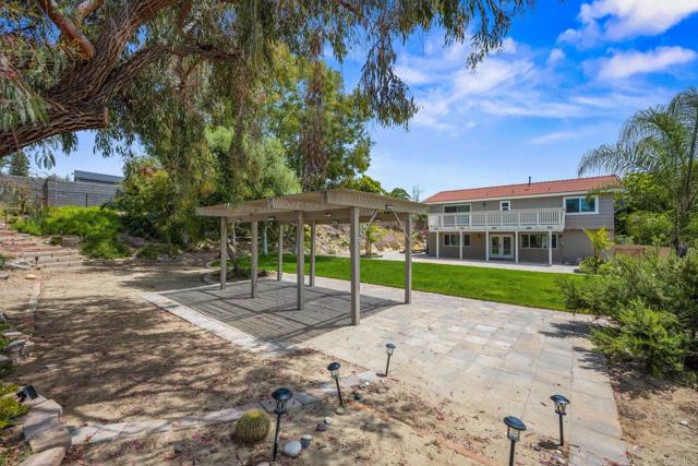Detail Gallery Image 9 of 28 For 325 Santa Helena Dr, Solana Beach,  CA 92075 - 6 Beds | 4 Baths