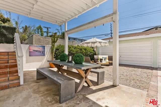 4417 Campbell Drive, Los Angeles CA: https://media.crmls.org/mediaz/43991d41-8c64-4bc8-8eab-9c67f2e3ae7a.jpg
