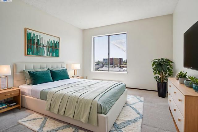 398 Parrott St, San Leandro CA: https://media.crmls.org/mediaz/439965d5-539e-47f7-be9a-c3bd61db384b.jpg