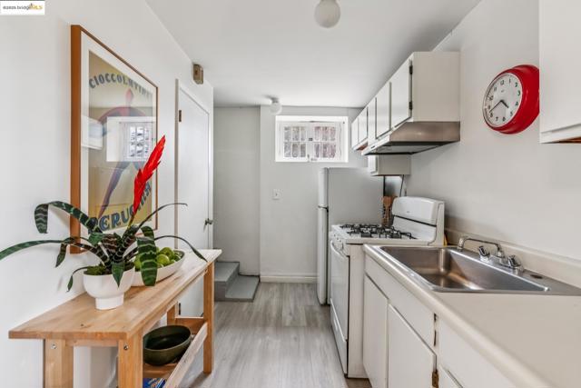 60 Panoramic Way, Berkeley CA: https://media.crmls.org/mediaz/4399c04d-c9d5-486c-b995-3ff26e8b7cda.jpg