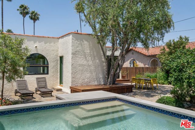 630 N Alta Vista Boulevard, Los Angeles CA: https://media.crmls.org/mediaz/4399cacf-674e-446f-ae82-11617f370ee2.jpg