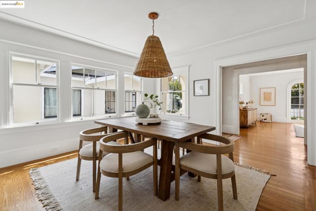5429 Belgrave Pl., Oakland CA: https://media.crmls.org/mediaz/4399ddff-f2b8-4f96-acd1-21d50ef9662d.jpg