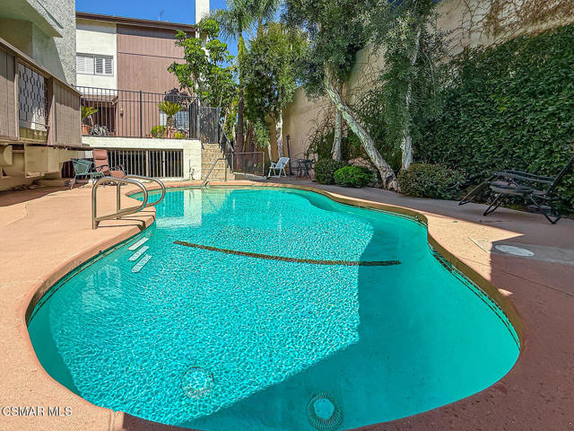 16030 Moorpark Street, Encino CA: https://media.crmls.org/mediaz/439a0a34-f237-4287-81a4-f0a4d38715ff.jpg