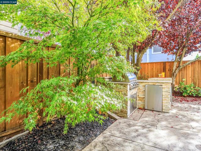 705 Bridge Creek Dr, San Ramon CA: https://media.crmls.org/mediaz/439a7ea9-37c2-46d8-a10c-9ef344f6caf3.jpg