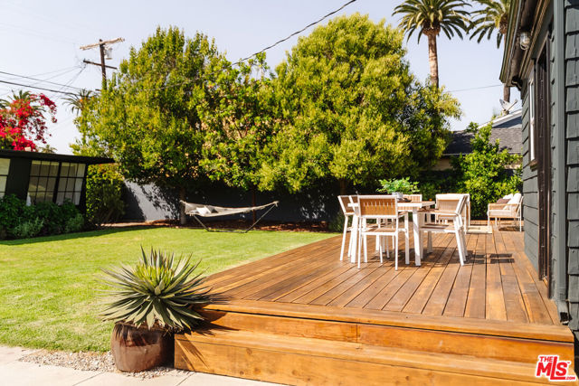 2709 S Harcourt Avenue, Los Angeles CA: https://media.crmls.org/mediaz/439a8b75-d5a0-4a2b-a939-7489b2d7ab0a.jpg