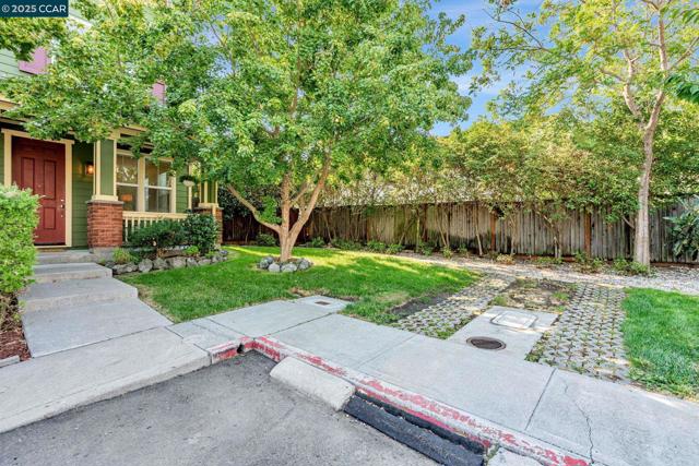 2 Corvina Ct, American Canyon CA: https://media.crmls.org/mediaz/439aa105-7bd4-4d27-9ec6-cd1b47a0ccc6.jpg