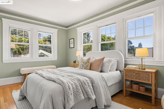 2842 Ashby Ave, Berkeley CA: https://media.crmls.org/mediaz/439ab5b2-3d09-4271-bc37-37b4fa446f0d.jpg
