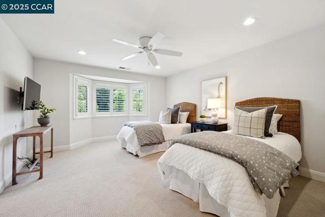 3369 Stage Coach Dr, Lafayette CA: https://media.crmls.org/mediaz/439b20ab-cd8b-49e0-99c8-ae638f84b7a2.jpg