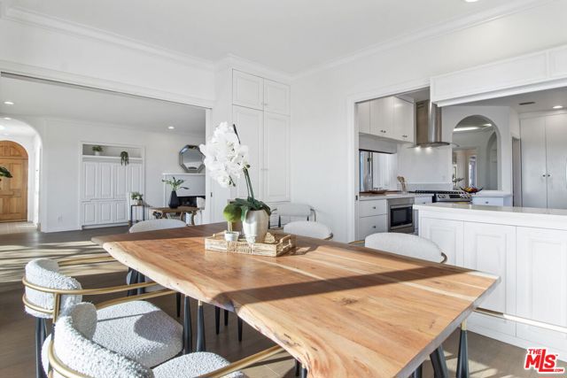 905 Berkeley Street, Santa Monica CA: https://media.crmls.org/mediaz/439b73d6-87f3-4fcc-baf0-3a3c366a514f.jpg