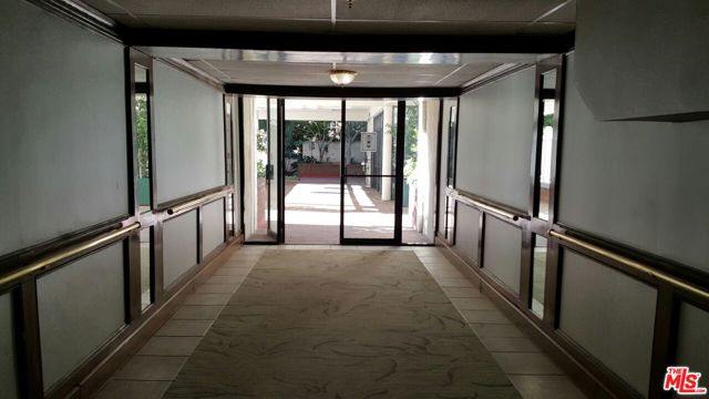 10535 Wilshire Boulevard, Los Angeles CA: https://media.crmls.org/mediaz/439ba3f4-43b3-4dc2-8e30-5bb921c55db6.jpg