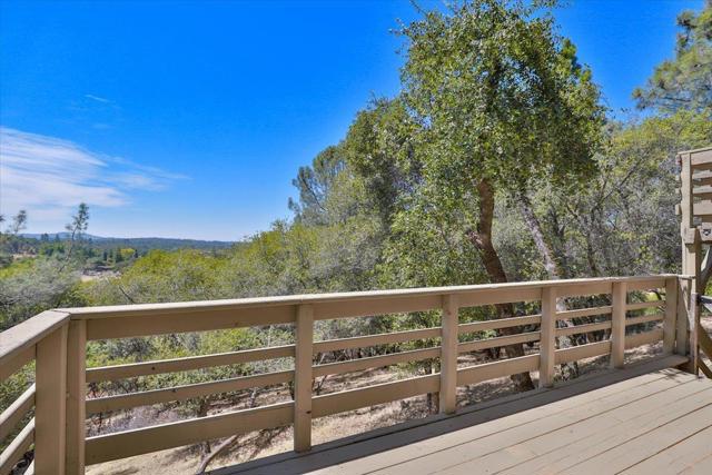 1416 Blue Tent Court,  CA: https://media.crmls.org/mediaz/439bcc0d-4d58-48a8-9c3f-87f4e5be26fb.jpg
