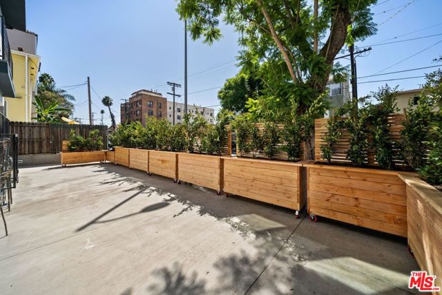 1624 Normandie Avenue, Los Angeles, California 90027, 3 Bedrooms Bedrooms, ,2 BathroomsBathrooms,Townhouse,For Sale,Normandie,23311699