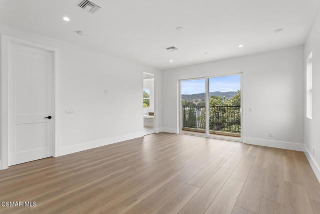 295 Toyon Court, Thousand Oaks CA: https://media.crmls.org/mediaz/439c199f-49df-4141-99a2-d1ed6cc7fd37.jpg