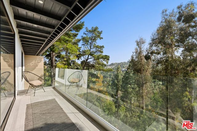 8583 Skyline Drive, Los Angeles CA: https://media.crmls.org/mediaz/439c2d56-99b1-499c-a4de-a47587672eb7.jpg