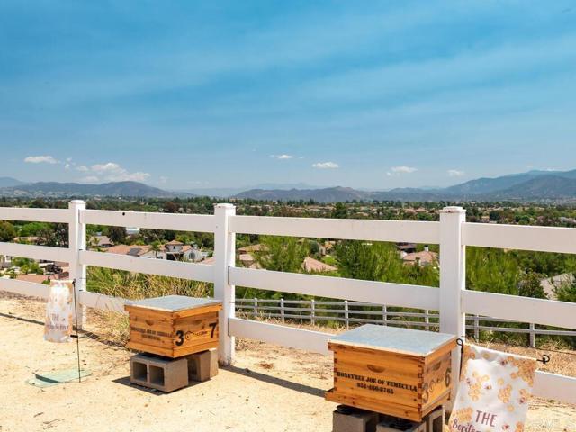 31755 Rancho Vista Road, Temecula CA: https://media.crmls.org/mediaz/439cb8bc-cb74-4d98-807e-f8c6ca25c2ac.jpg