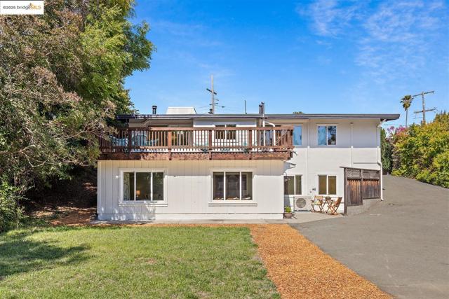 2871 Stephen Dr, Richmond CA: https://media.crmls.org/mediaz/439d0fe3-9418-4079-bdca-212e11a016d1.jpg