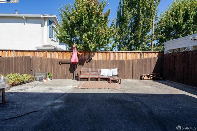 537 Pacific Avenue, Alameda CA: https://media.crmls.org/mediaz/439d145a-033a-4f03-9d40-dfa36033938e.jpg