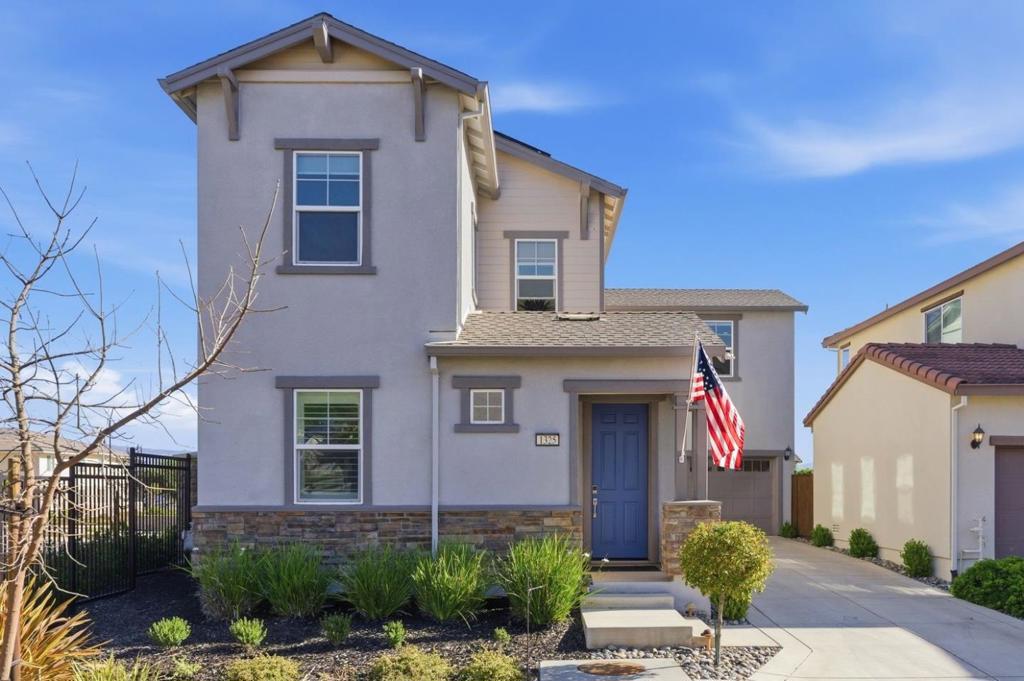 1325 Hernandez Way