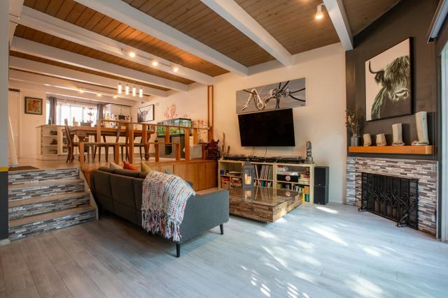 6229 Green Valley Circle, Culver City CA: https://media.crmls.org/mediaz/439d4e78-1671-44ef-b071-f07132837af5.jpg