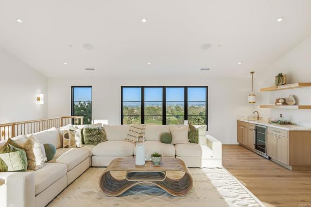 Detail Gallery Image 35 of 72 For 8341 La Jolla Scenic Dr, La Jolla,  CA 92037 - 5 Beds | 5/1 Baths