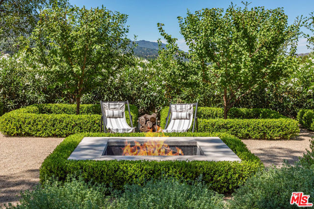 10999 Ojai Santa Paula Road, Ojai CA: https://media.crmls.org/mediaz/439d87ff-edac-4711-b6e8-4501e4c8945b.jpg
