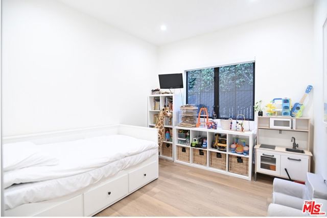 1430 Stearns Drive, Los Angeles CA: https://media.crmls.org/mediaz/439e3fc2-3f2e-4425-a1a6-49eb4f3f3154.jpg