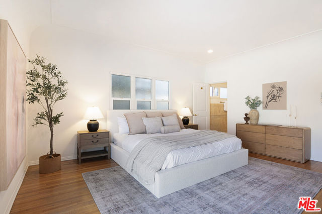 110 S Fuller Avenue, Los Angeles CA: https://media.crmls.org/mediaz/439f015a-3d2e-4198-b305-6e743b3bd62c.jpg