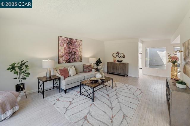 1517 Oakmont, Walnut Creek CA: https://media.crmls.org/mediaz/439f23d3-7cfc-45cf-9be6-ecee9f0a30c7.jpg