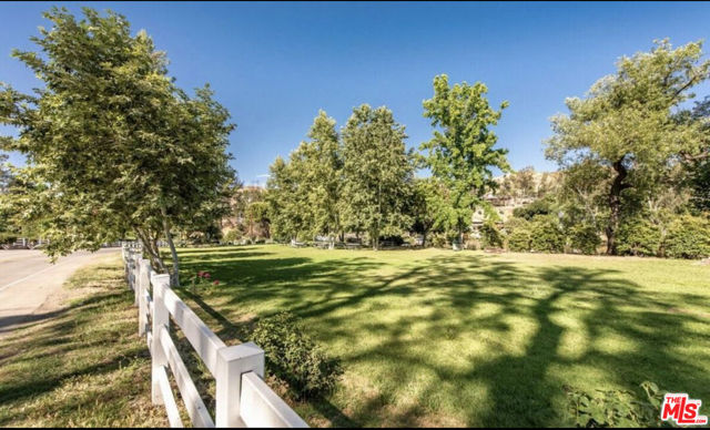 2090 Lakeshore Drive, Agoura Hills CA: https://media.crmls.org/mediaz/439fa40c-067d-4af5-a4e5-6df7176172dc.jpg