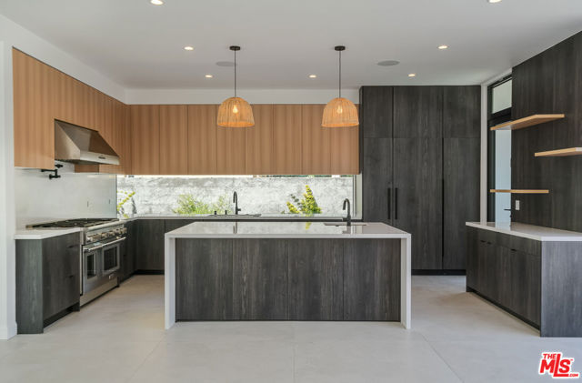 444 N Kings Road, Los Angeles CA: https://media.crmls.org/mediaz/439fb4eb-0453-41c1-8fac-cffa9abc4b95.jpg
