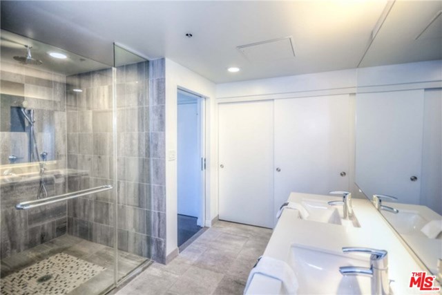 3785 WILSHIRE Boulevard, Los Angeles, California 90010, 2 Bedrooms Bedrooms, ,2 BathroomsBathrooms,Condominium,For Sale,WILSHIRE,21701768