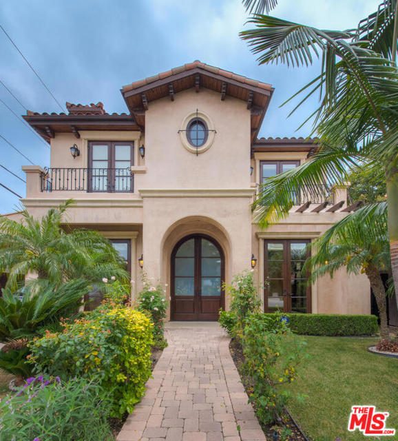 418 S Elm Drive Beverly Hills, California Grand Mediterranean Estate with a luxurious open floor plan located on a prime southern BH street. Formal entry with soaring ceilings to living and dining room. Exceptional custom chefs kitchen with top grade appliances that opens to an enormous den and private backyard with lush landscaping. Designer staircase leads you to four en suite bedrooms upstairs including grand suite with lavish bathroom, walk-in closet, and balcony. Hardwood, limestone floors with beautiful craftsmanship and quality throughout. Proximate to all the best that the city has to offer.