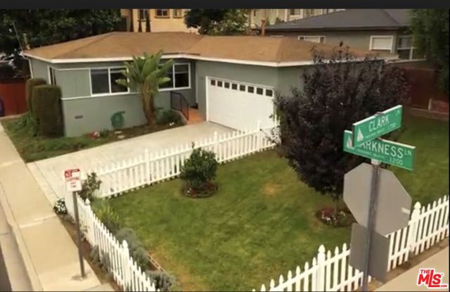 1722 Clark Lane, Redondo Beach, California 90278, 3 Bedrooms Bedrooms, ,2 BathroomsBathrooms,Residential,Sold,Clark,21778042