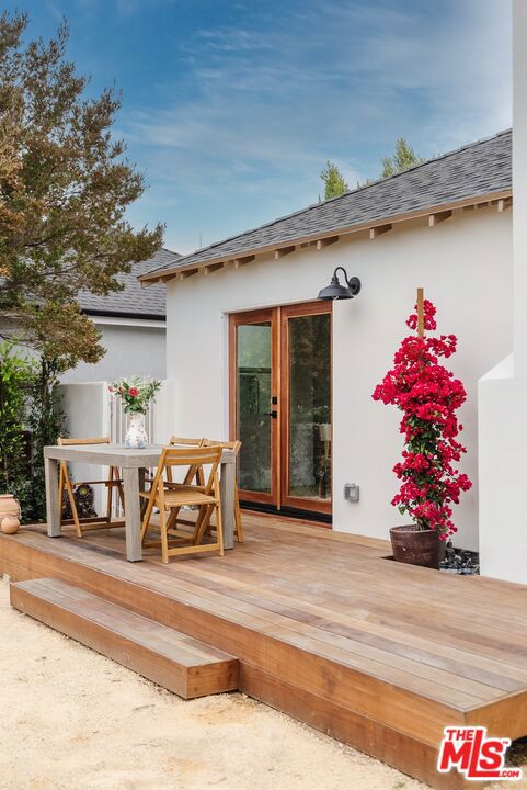 3501 Hillcrest Drive, Los Angeles CA: https://media.crmls.org/mediaz/43a04225-5194-4884-8786-4c4e936eadca.jpg