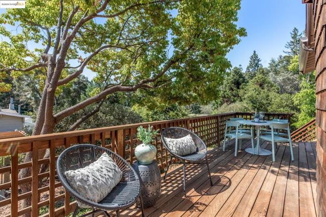 3176 Jordan Rd, Oakland CA: https://media.crmls.org/mediaz/43a0da30-3464-47f6-9790-d33dc2109e3c.jpg
