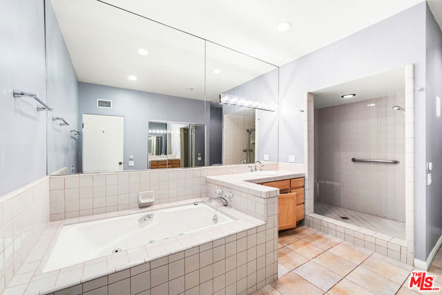 4454 Ventura Canyon Avenue, Sherman Oaks CA: https://media.crmls.org/mediaz/43a12a53-4850-4bbd-8a38-c857d20d7a8c.jpg