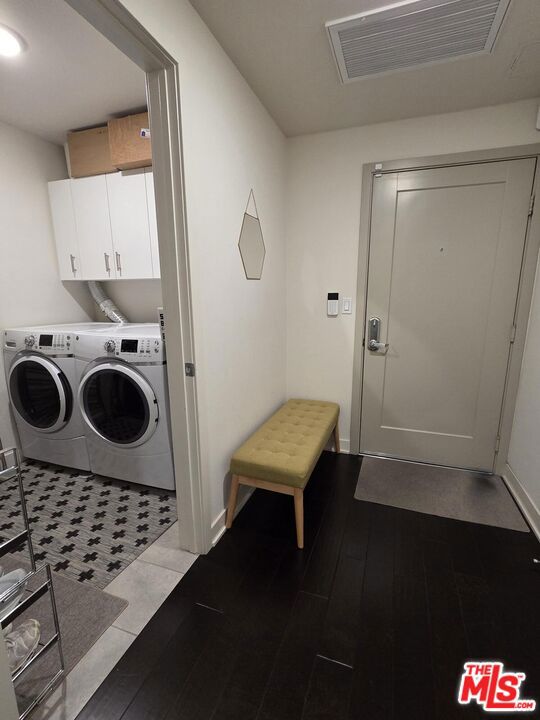 436 S Virgil Avenue, Los Angeles CA: https://media.crmls.org/mediaz/43a15e34-cb3b-4677-bc28-508a72a9eba5.jpg