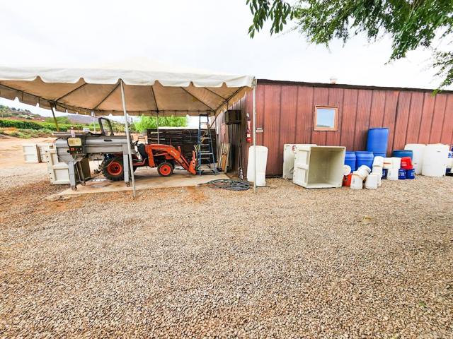 25260 E Old Julian Hwy, Ramona CA: https://media.crmls.org/mediaz/43a18b5b-fd08-4d36-8319-09c98d9e815a.jpg