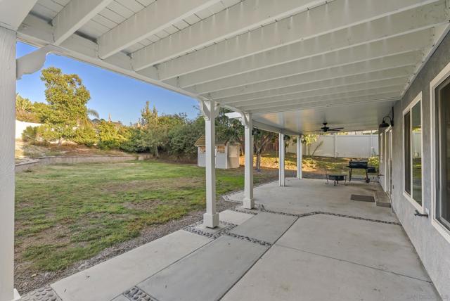 1328 Woodhaven Dr, Oceanside CA: https://media.crmls.org/mediaz/43a1c9a6-1055-4bc4-80e5-960e06925faf.jpg