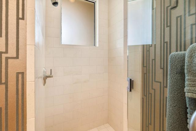 28 Sun Ridge Circle, Rancho Mirage CA: https://media.crmls.org/mediaz/43a245d8-5103-4137-8b17-74d59dbd46ab.jpg