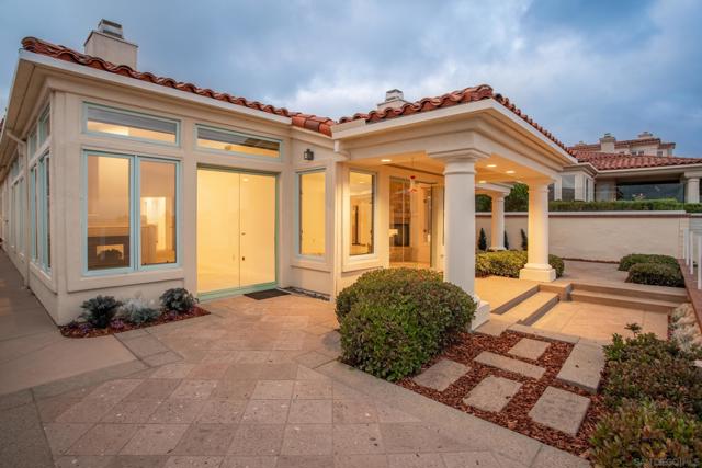 1327 Caminito Batea, La Jolla CA: https://media.crmls.org/mediaz/43a27f9a-c9a0-4f42-8c57-25787435597a.jpg