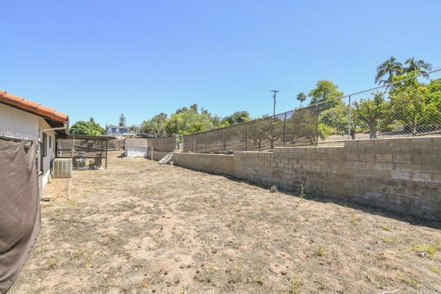 1736 Bellington Lane, Fallbrook CA: https://media.crmls.org/mediaz/43a2beaa-c920-41ea-a235-d2b14658718b.jpg