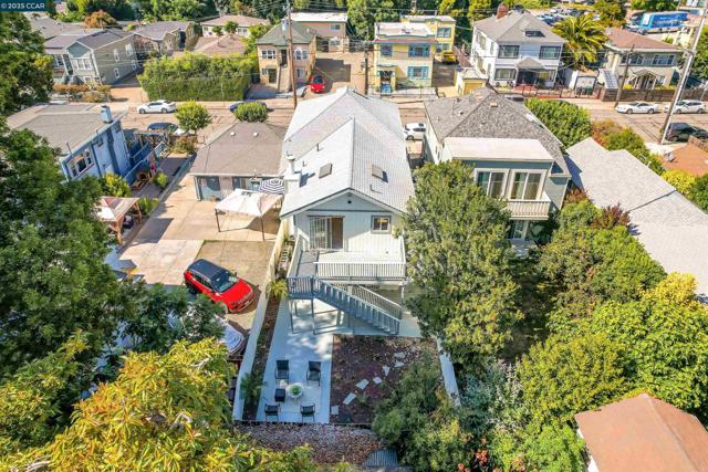 767 47Th St, Oakland CA: https://media.crmls.org/mediaz/43a33098-0993-4a51-9244-a3bbe35ef816.jpg