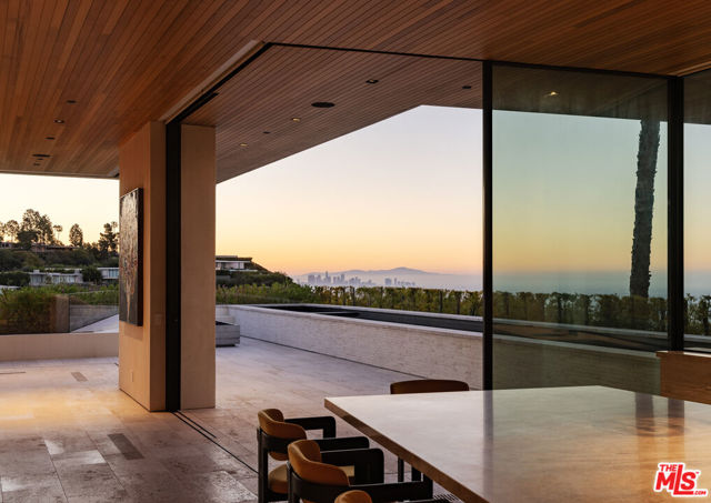 1520 Carla, Beverly Hills CA: https://media.crmls.org/mediaz/43a34505-fc92-44d0-b57b-fcfeb82d94be.jpg