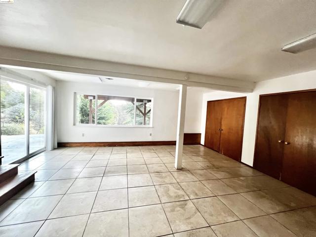 58 Pomona St, Crockett CA: https://media.crmls.org/mediaz/43a364c8-fb3a-4ee6-b86b-c80cdd7f37a9.jpg