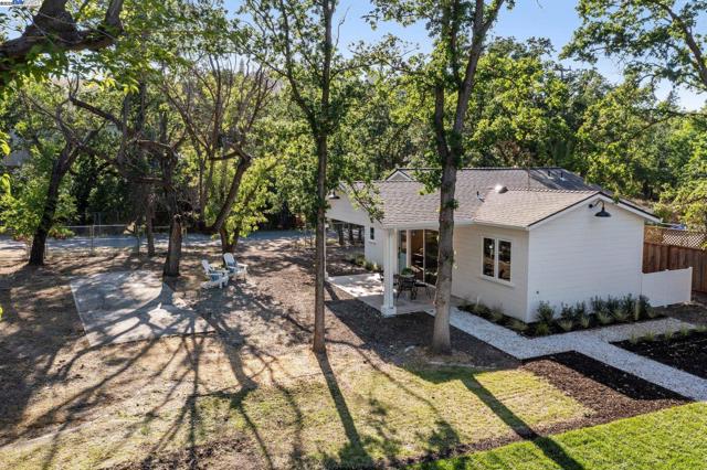 2129 Youngs Ct, Walnut Creek CA: https://media.crmls.org/mediaz/43a38c93-1d18-43e3-92a8-e6edddb233b9.jpg