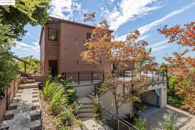 435 Tremont Avenue, Richmond CA: https://media.crmls.org/mediaz/43a39450-307a-4943-b8e8-a0d71f912867.jpg