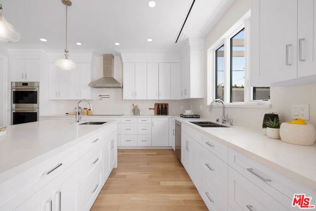 633 N Formosa Avenue, Los Angeles CA: https://media.crmls.org/mediaz/43a3e71b-8b2e-4f95-b066-6f35755166b3.jpg
