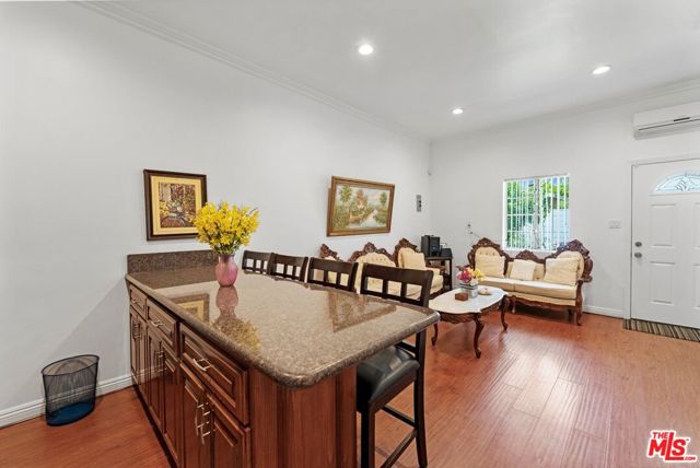 1430 N Dominion Avenue, Pasadena CA: https://media.crmls.org/mediaz/43a402ce-d5c7-4bbe-a7f4-239be9eb5449.jpg